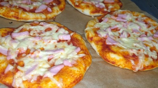 Восторг в каждом кусочке: как приготовить школьную пиццу, воспоминая детство