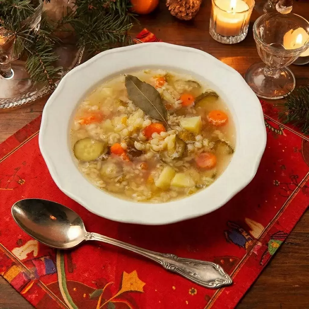 Лечебный рассольник: как суп помогает восстановиться после праздников