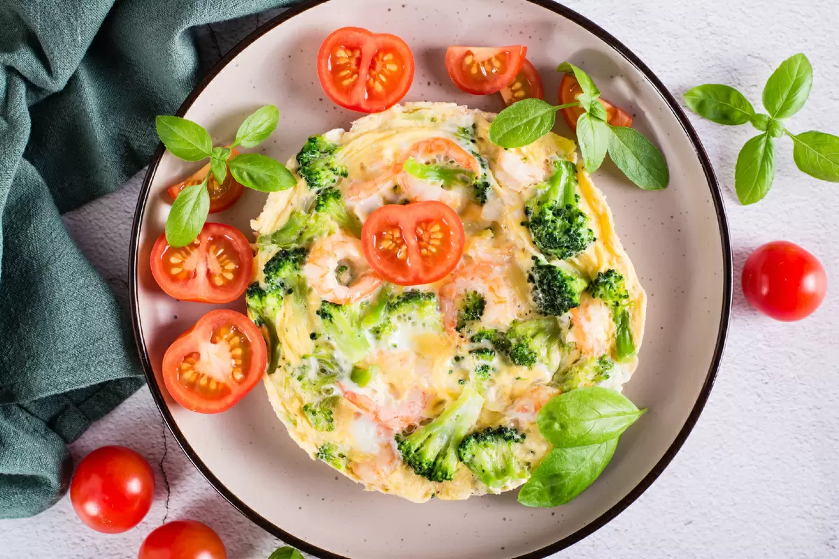 Омлет со шпинатом и брокколи: полезный заряд энергии на утро