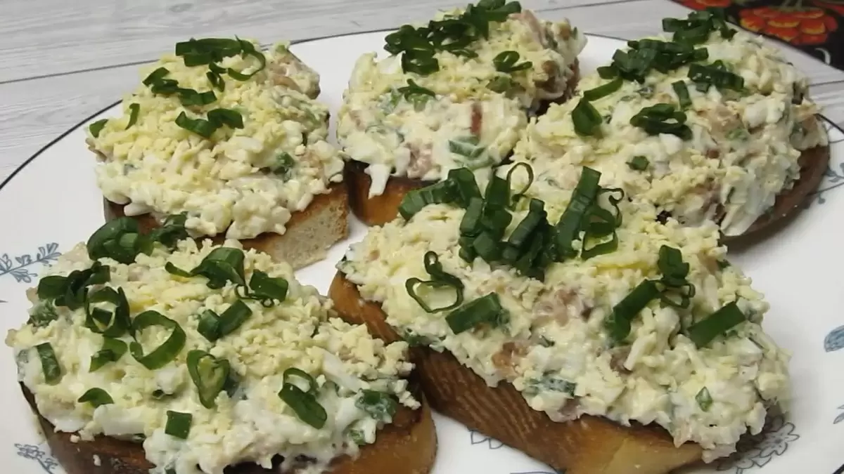 Быстрые и вкусные намазки на хлеб: легкие рецепты для каждого дня