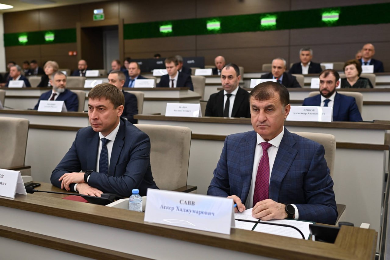 Глава Адыгеи поручил усилить работы по благоустройству в рамках месячника чистоты Глава Адыгеи поручил усилить работы по благоустройству в рамках месячника чистоты