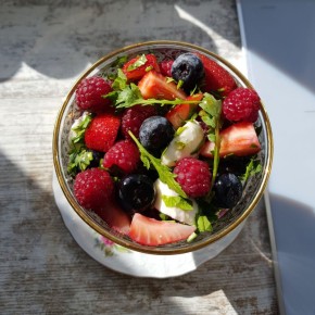 Ягодный десерт: свежесть лета на зимнем столе