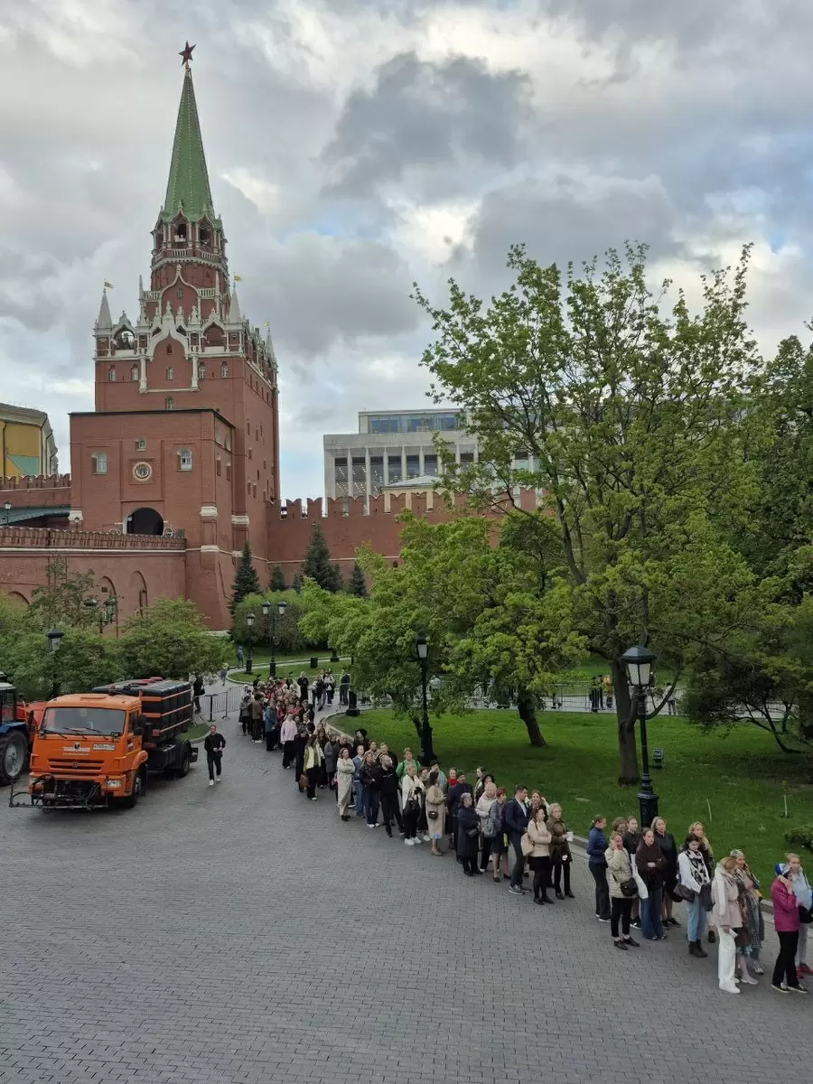 Неожиданные приключения в очереди на балет в Кремле