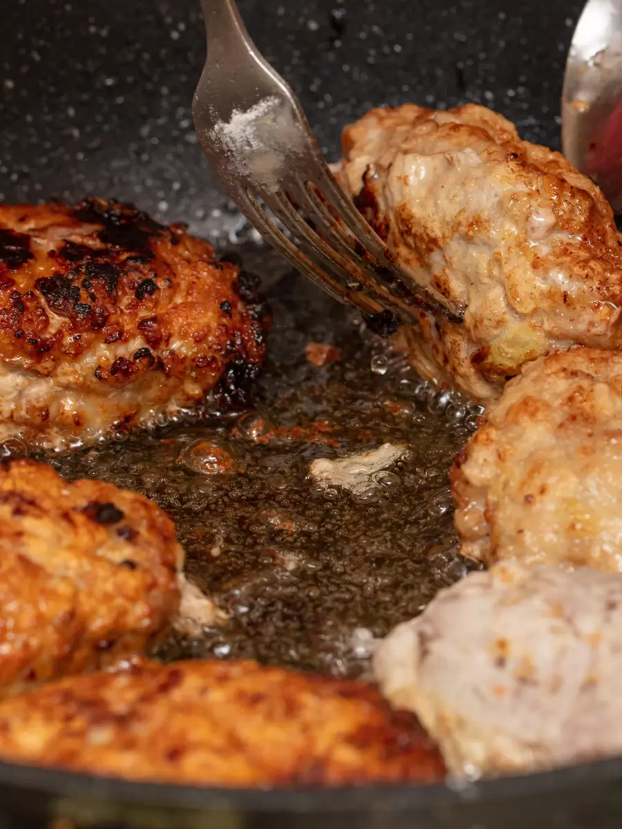 Как справиться с проблемой прилипшей котлеты: 5 секретов кулинарного мастерства