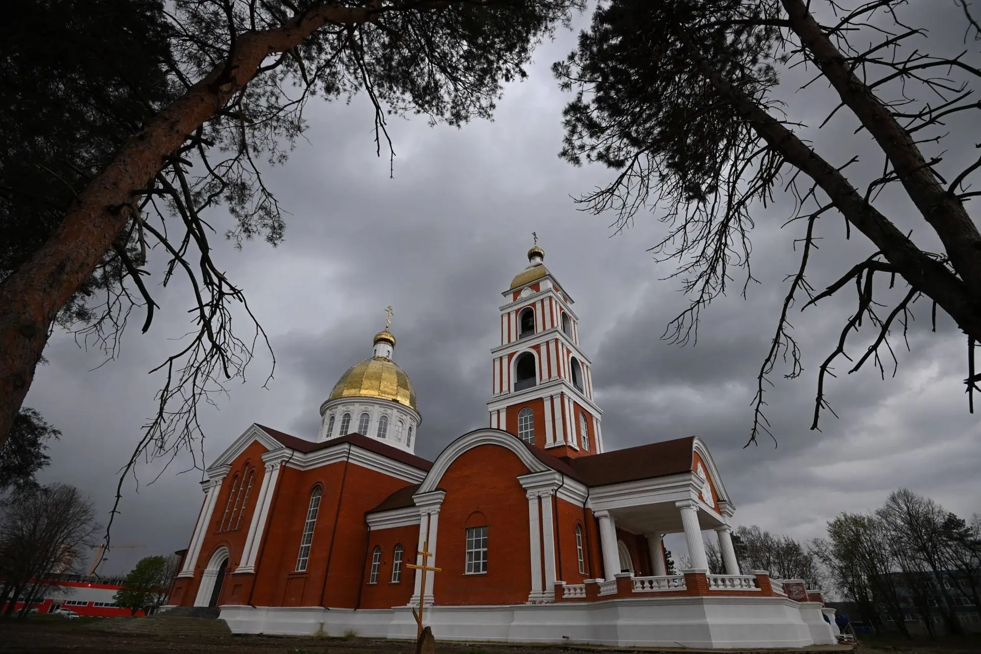 Мурат Кумпилов: Провел выездное совещание по вопросам благоустройства и озеленения территории возле Свято-Успенского кафедрального собора в Майкопе Мурат Кумпилов: Провел выездное совещание по вопросам благоустройства и озеленения территории возле Свято-Успенского кафедрального собора в Майкопе