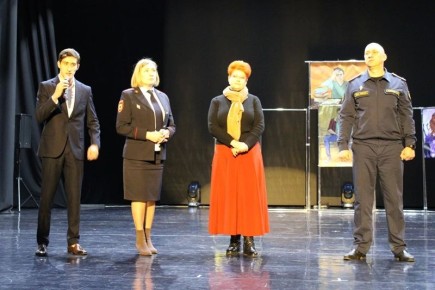 В Адыгее в рамках акции «Чистое поколение» для студентов колледжа прошел показ антинаркотического спектакля «Остановиться вовремя»