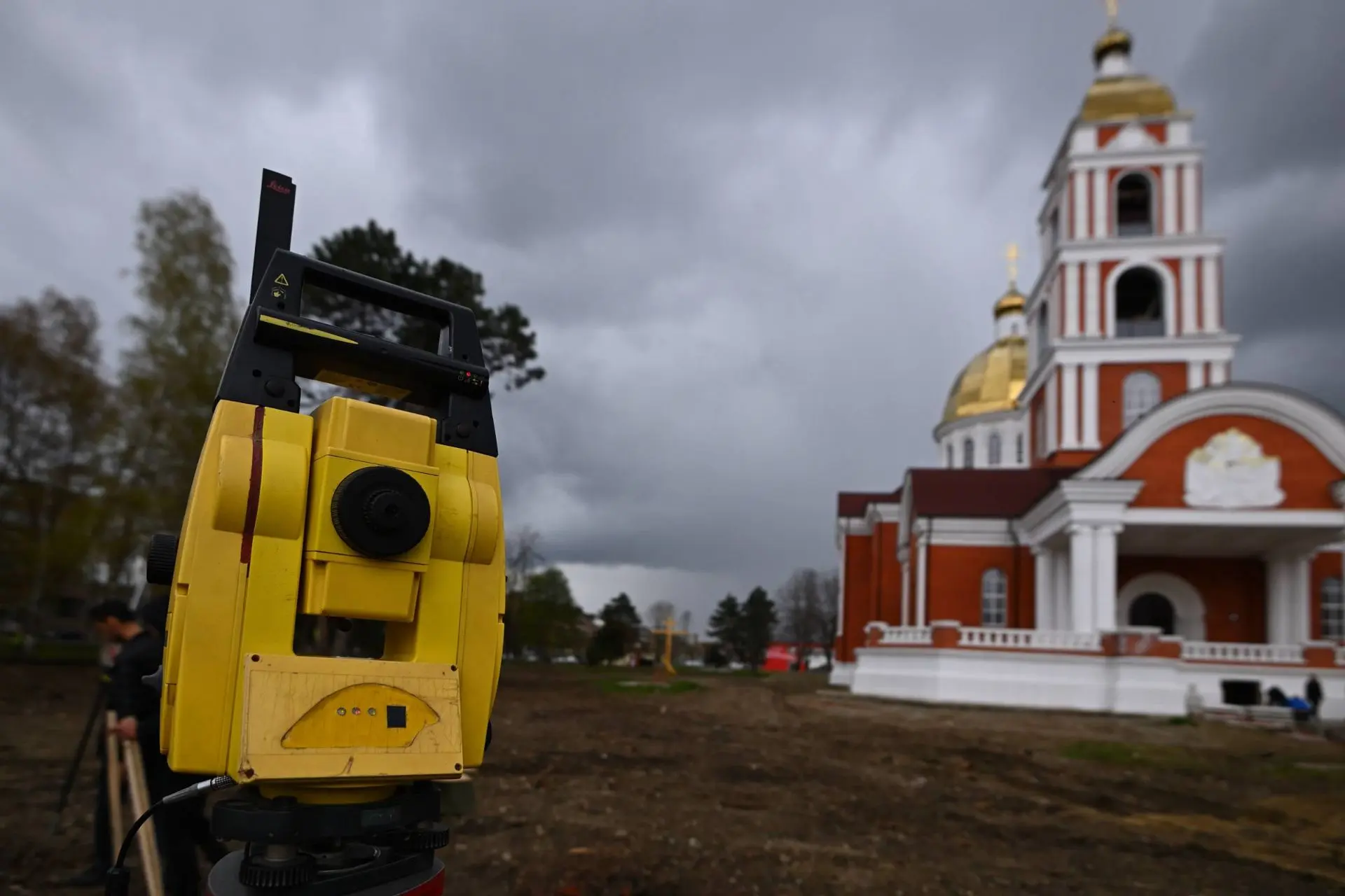 Мурат Кумпилов: Провел выездное совещание по вопросам благоустройства и озеленения территории возле Свято-Успенского кафедрального собора в Майкопе Мурат Кумпилов: Провел выездное совещание по вопросам благоустройства и озеленения территории возле Свято-Успенского кафедрального собора в Майкопе