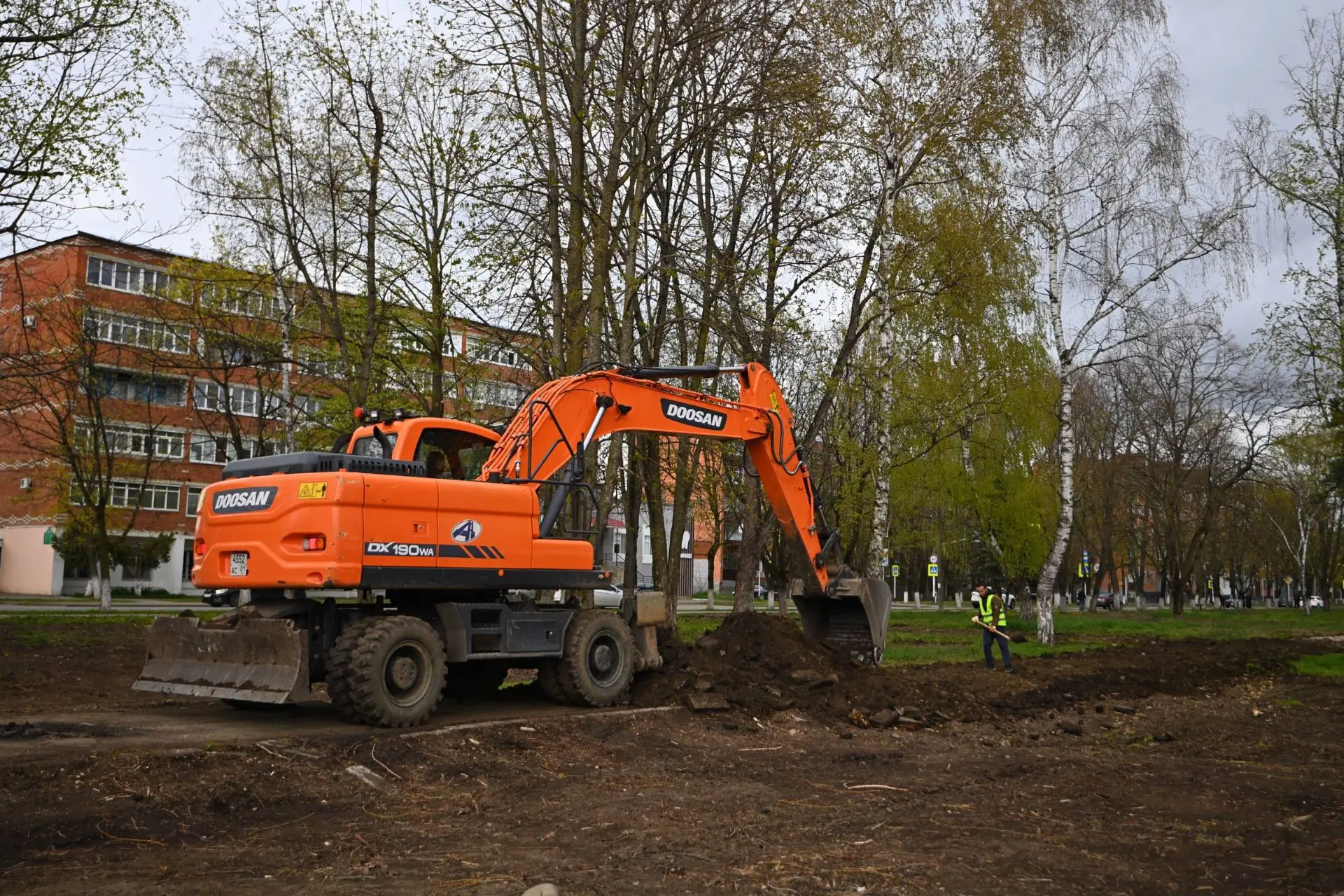 Мурат Кумпилов: Провел выездное совещание по вопросам благоустройства и озеленения территории возле Свято-Успенского кафедрального собора в Майкопе Мурат Кумпилов: Провел выездное совещание по вопросам благоустройства и озеленения территории возле Свято-Успенского кафедрального собора в Майкопе