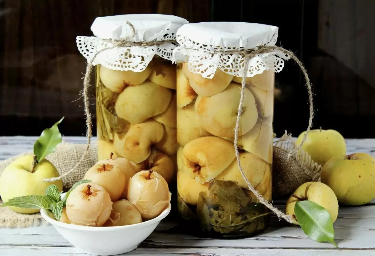 Вкусные мочёные яблоки: от классики до уникальных рецептов