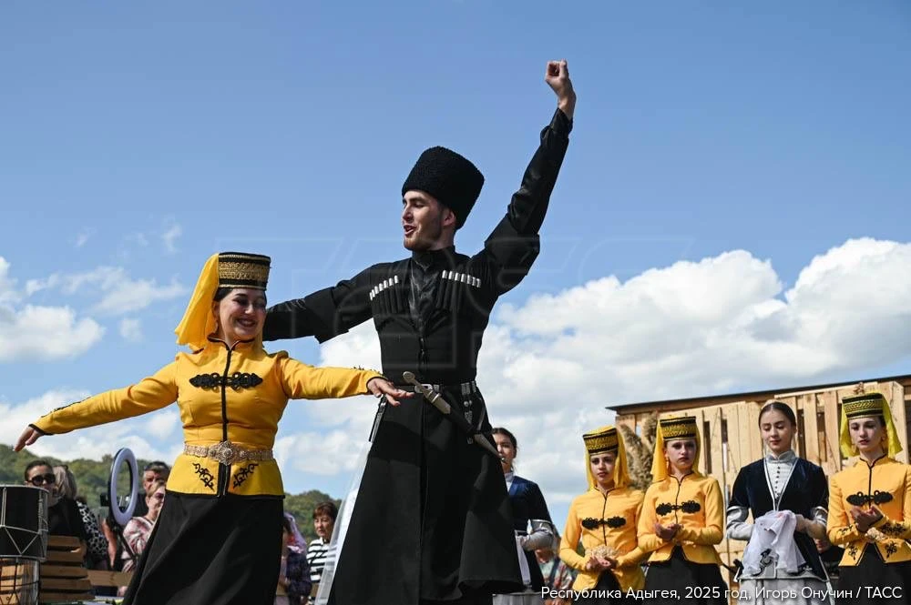 Адыгейцы (адыги) — коренной кавказский народ северо-западного Кавказа Адыгейцы (адыги) — коренной кавказский народ северо-западного Кавказа