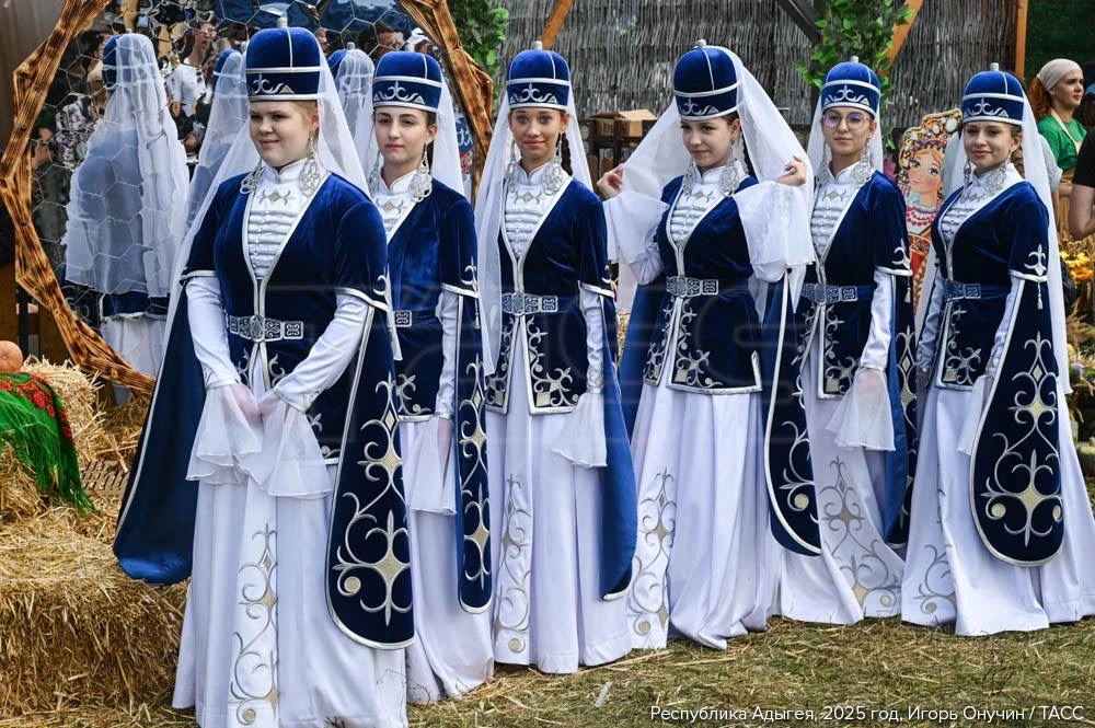 Адыгейцы (адыги) — коренной кавказский народ северо-западного Кавказа Адыгейцы (адыги) — коренной кавказский народ северо-западного Кавказа