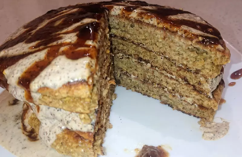 Нежный мини-торт из оладий с кофейным кремом