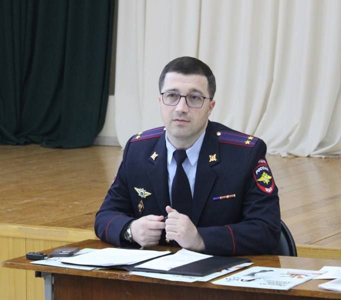 В Адыгее полицейские и общественники рассказали школьникам о мерах профилактики мошенничества и последствиях дропперства