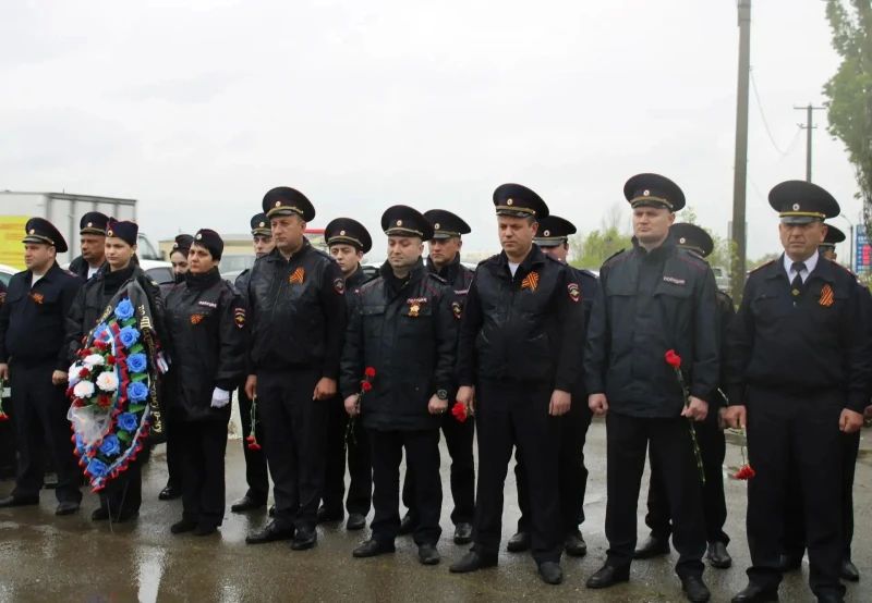 В Адыгее сотрудники полиции почтили память госавтоинспекторов, погибших при исполнении служебных обязанностей