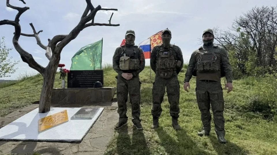 В канун Дня Победы бойцы Майкопского артиллерийского дивизиона, которому присвоено имя Героя Советского Союза Хусена Андрухаева, провели работы по восстановлению мемориала на месте гибели легендарного воина В канун Дня Победы бойцы Майкопского артиллерийского дивизиона, которому присвоено имя Героя Советского Союза Хусена Андрухаева, провели работы по восстановлению мемориала на месте гибели легендарного воина