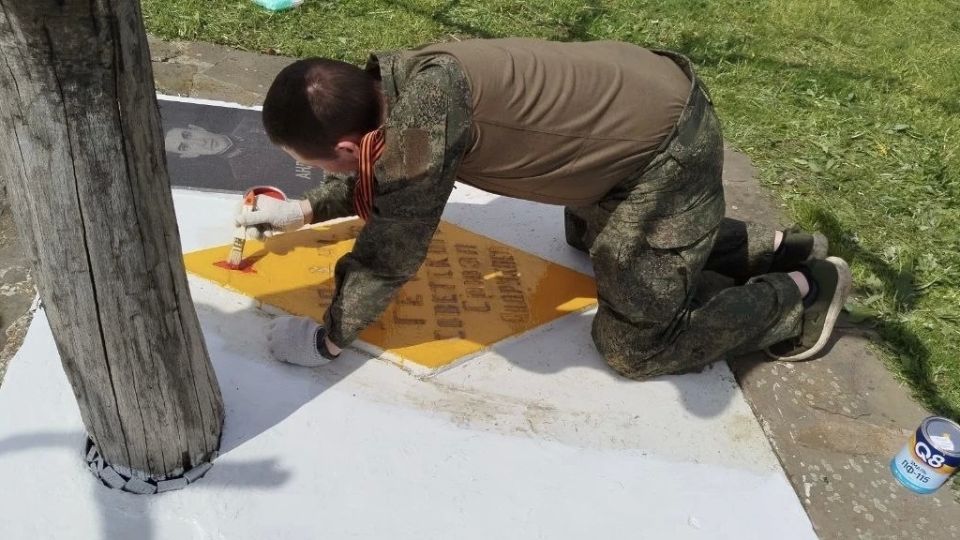 Мурат Кумпилов: По сложившейся традиции бойцы Майкопского артдивизиона имени Героя Советского Союза Хусена Андрухаева, выполняющие воинский долг в зоне СВО, в преддверии Дня Победы привели в порядок мемориал на месте... Мурат Кумпилов: По сложившейся традиции бойцы Майкопского артдивизиона имени Героя Советского Союза Хусена Андрухаева, выполняющие воинский долг в зоне СВО, в преддверии Дня Победы привели в порядок мемориал на месте...