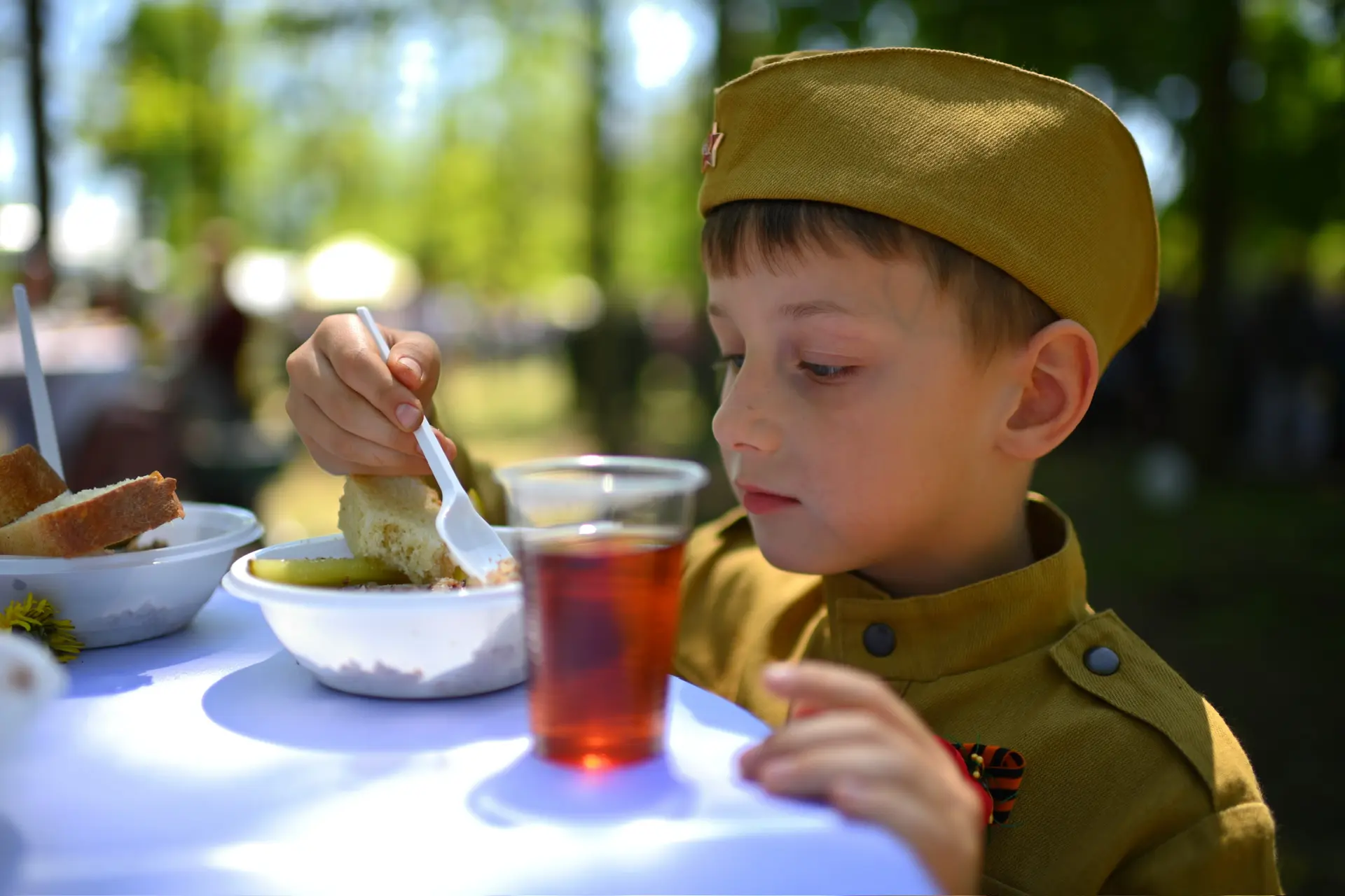 Мурат Кумпилов: В городском парке Майкопа по традиции развернулась полевая кухня Мурат Кумпилов: В городском парке Майкопа по традиции развернулась полевая кухня