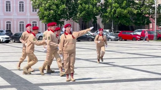В столице Адыгеи в честь Дня Победы на главной площади столицы Адыгеи состоялся смотр-конкурс строя и песни