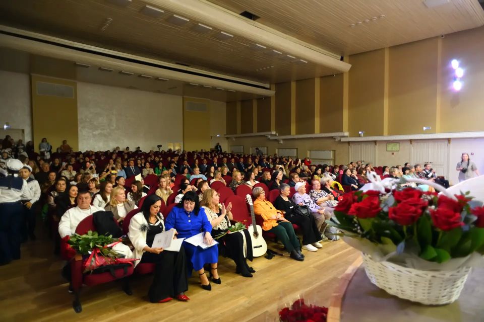 Лицей № 19 отметил 60-летний юбилей Лицей № 19 отметил 60-летний юбилей