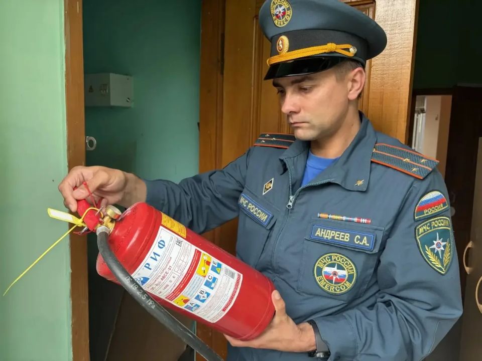 Сотрудники МЧС России провели профилактические мероприятия на объектах АЗС