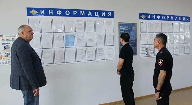 В Адыгее представители Общественного совета при МВД ознакомились с деятельностью МРЭО Госавтоинспекции В Адыгее представители Общественного совета при МВД ознакомились с деятельностью МРЭО Госавтоинспекции