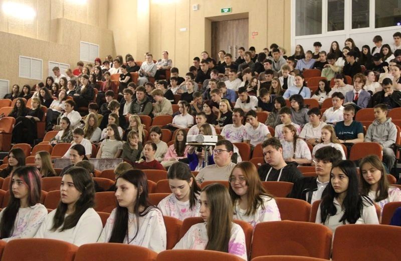 Сотрудники УНК МВД по Адыгее провели профилактическую беседу со школьниками в Майкопском районе Сотрудники УНК МВД по Адыгее провели профилактическую беседу со школьниками в Майкопском районе