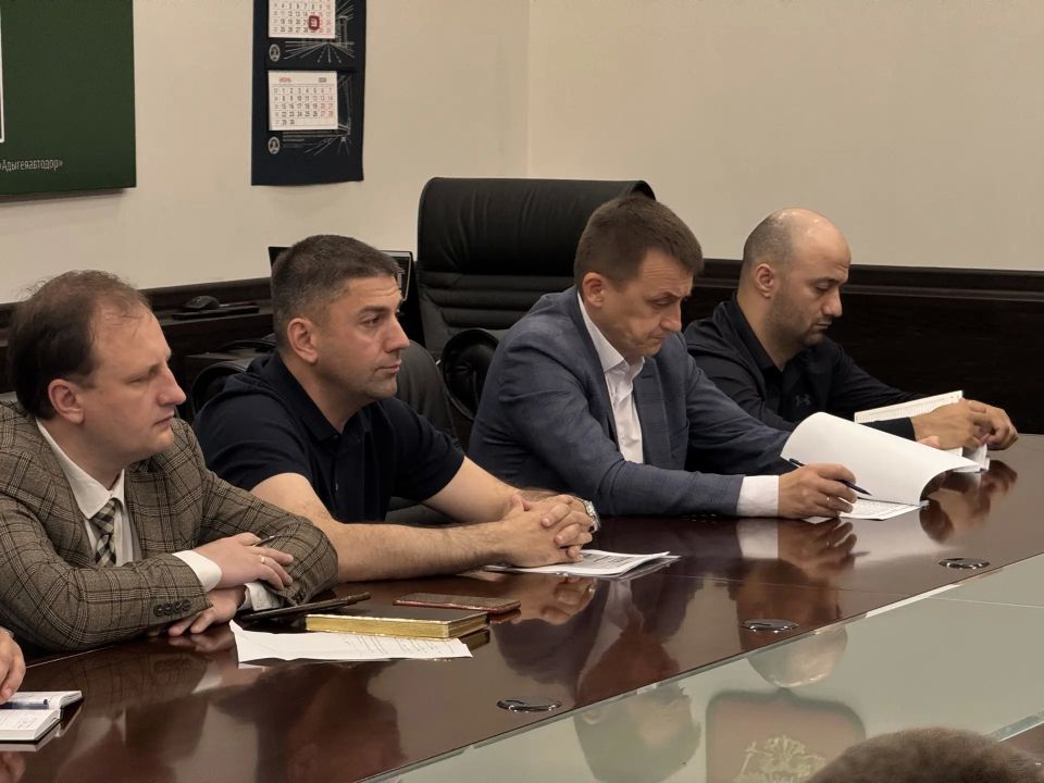 В конференц-зале Управления автомобильных дорог «Адыгеяавтодор» состоялось рабочее совещание по вопросам развития дорожно-транспортной инфраструктуры Республики Адыгея в рамках реализации национального проекта... В конференц-зале Управления автомобильных дорог «Адыгеяавтодор» состоялось рабочее совещание по вопросам развития дорожно-транспортной инфраструктуры Республики Адыгея в рамках реализации национального проекта...