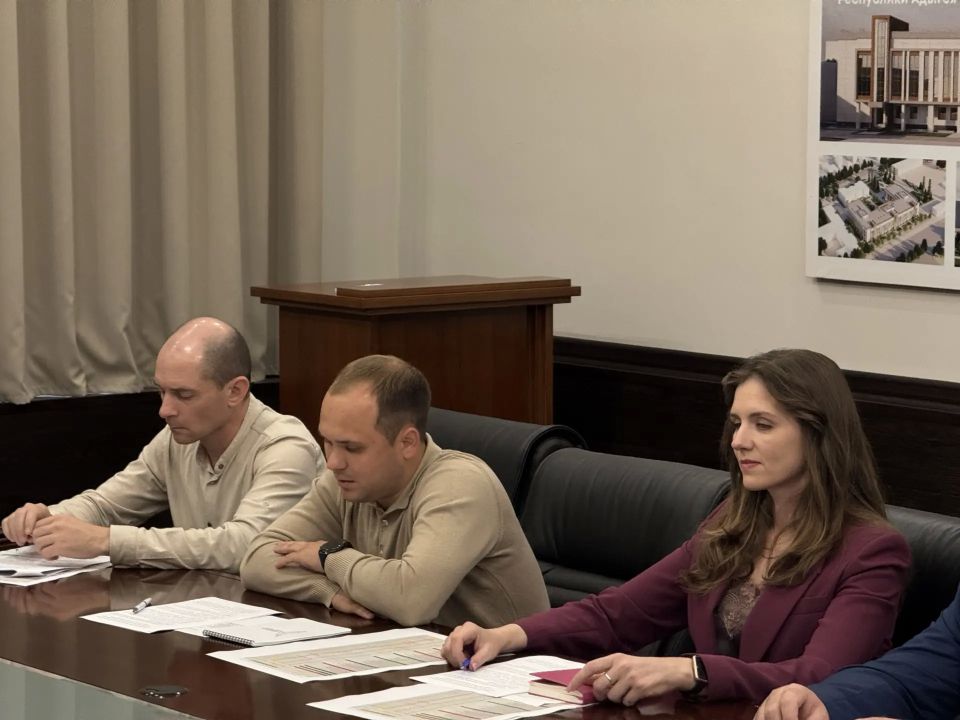 В конференц-зале Управления автомобильных дорог «Адыгеяавтодор» состоялось рабочее совещание по вопросам развития дорожно-транспортной инфраструктуры Республики Адыгея в рамках реализации национального проекта... В конференц-зале Управления автомобильных дорог «Адыгеяавтодор» состоялось рабочее совещание по вопросам развития дорожно-транспортной инфраструктуры Республики Адыгея в рамках реализации национального проекта...
