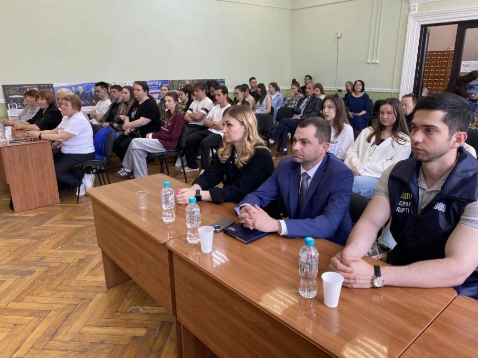 В Национальной библиотеке Республики Адыгея 21 мая состоялся час истории «Человек – эпоха» В Национальной библиотеке Республики Адыгея 21 мая состоялся час истории «Человек – эпоха»