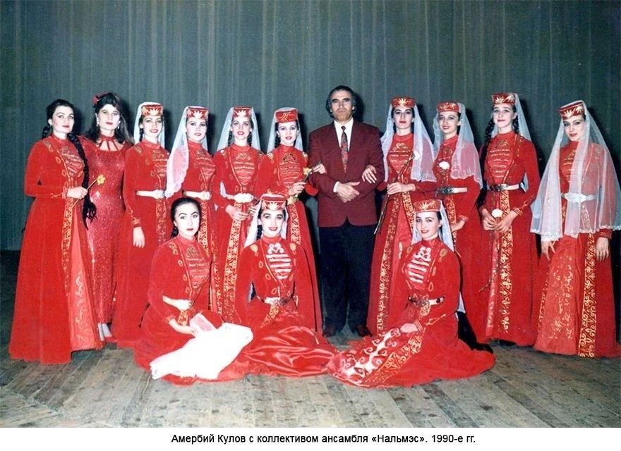В фондах Национального музея хранится уникальная коллекция фотографий и документов, отражающих историю становления и развития легендарного ансамбля «Нальмэс»