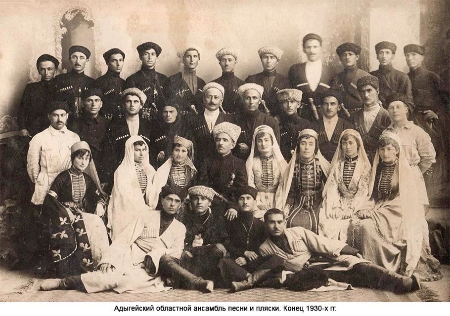 В фондах Национального музея хранится уникальная коллекция фотографий и документов, отражающих историю становления и развития легендарного ансамбля «Нальмэс» В фондах Национального музея хранится уникальная коллекция фотографий и документов, отражающих историю становления и развития легендарного ансамбля «Нальмэс»