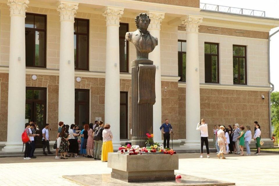 Любителей творчества Пушкина пригласили на Театральную площадь в Майкопе