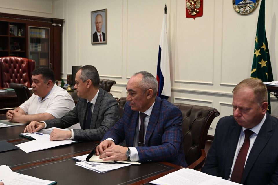 Мурат Кумпилов: В летний период актуальной задачей становится борьба с карантинной сорной растительностью, в том числе – с амброзией Мурат Кумпилов: В летний период актуальной задачей становится борьба с карантинной сорной растительностью, в том числе – с амброзией