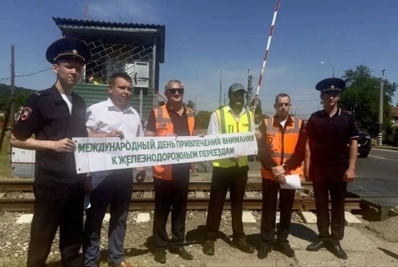 В Майкопе сотрудники Госавтоинспекции провели профилактическое мероприятие «Внимание — Переезд» В Майкопе сотрудники Госавтоинспекции провели профилактическое мероприятие «Внимание — Переезд»