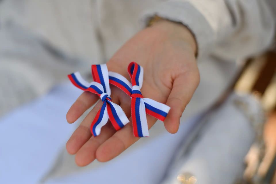 В Майкопе проходит акция «Российский триколор» В Майкопе проходит акция «Российский триколор»
