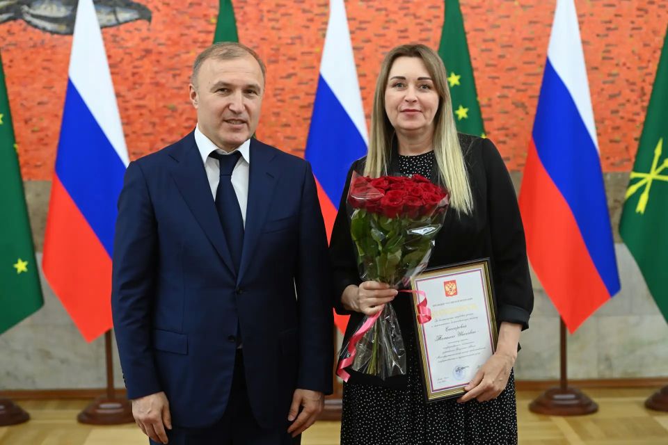 В Адыгее вручили федеральные и республиканские государственные награды В Адыгее вручили федеральные и республиканские государственные награды