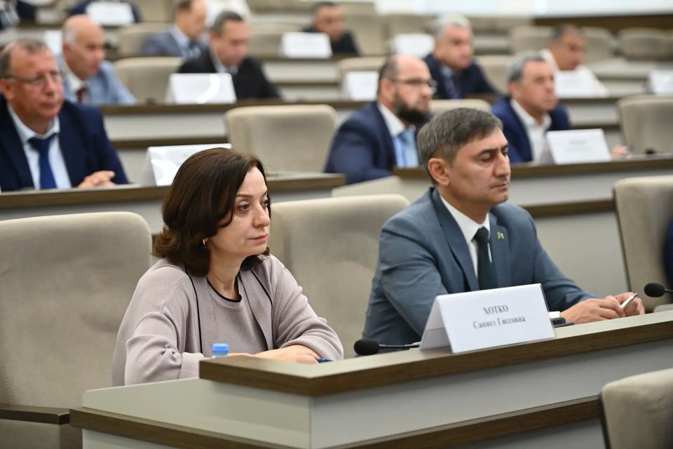 Мурат Кумпилов: Совместно с руководителем Росреестра Олегом Скуфинским провели совещание по исполнению в республике поручений и указаний Президента Российской Федерации в земельно-имущественной сфере Мурат Кумпилов: Совместно с руководителем Росреестра Олегом Скуфинским провели совещание по исполнению в республике поручений и указаний Президента Российской Федерации в земельно-имущественной сфере