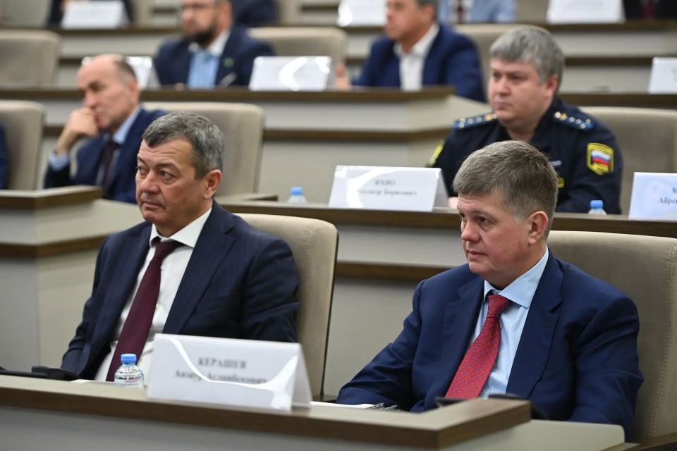 Мурат Кумпилов: Совместно с руководителем Росреестра Олегом Скуфинским провели совещание по исполнению в республике поручений и указаний Президента Российской Федерации в земельно-имущественной сфере Мурат Кумпилов: Совместно с руководителем Росреестра Олегом Скуфинским провели совещание по исполнению в республике поручений и указаний Президента Российской Федерации в земельно-имущественной сфере