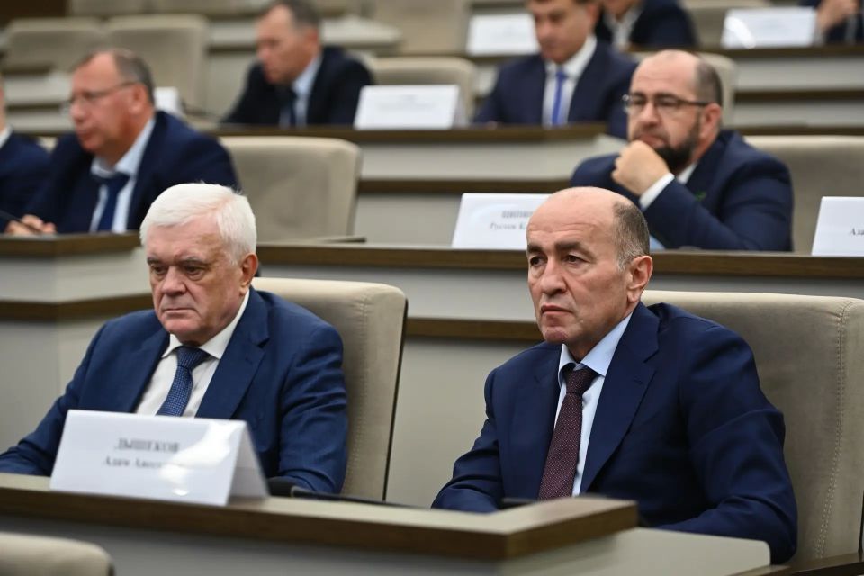 Мурат Кумпилов: Совместно с руководителем Росреестра Олегом Скуфинским провели совещание по исполнению в республике поручений и указаний Президента Российской Федерации в земельно-имущественной сфере Мурат Кумпилов: Совместно с руководителем Росреестра Олегом Скуфинским провели совещание по исполнению в республике поручений и указаний Президента Российской Федерации в земельно-имущественной сфере