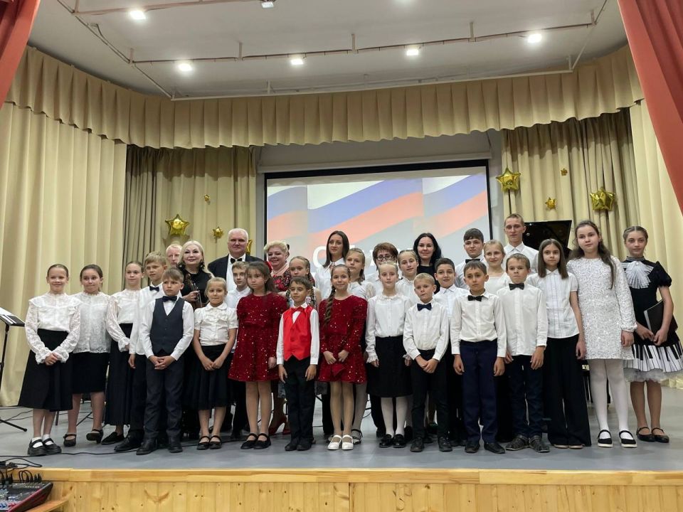 12 июня, в День России, на площадке ГБО ДО РА «ДШИ п. Каменномостского» состоялся праздничный концерт сводного симфонического оркестра учащихся детских школ искусств Республики Адыгея «Музыкальная феерия» 12 июня, в День России, на площадке ГБО ДО РА «ДШИ п. Каменномостского» состоялся праздничный концерт сводного симфонического оркестра учащихся детских школ искусств Республики Адыгея «Музыкальная феерия»