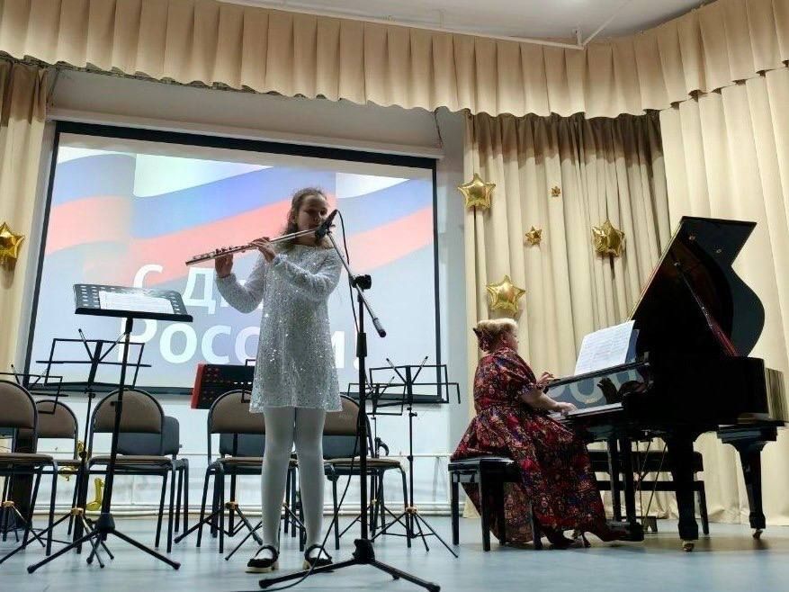 12 июня, в День России, на площадке ГБО ДО РА «ДШИ п. Каменномостского» состоялся праздничный концерт сводного симфонического оркестра учащихся детских школ искусств Республики Адыгея «Музыкальная феерия» 12 июня, в День России, на площадке ГБО ДО РА «ДШИ п. Каменномостского» состоялся праздничный концерт сводного симфонического оркестра учащихся детских школ искусств Республики Адыгея «Музыкальная феерия»