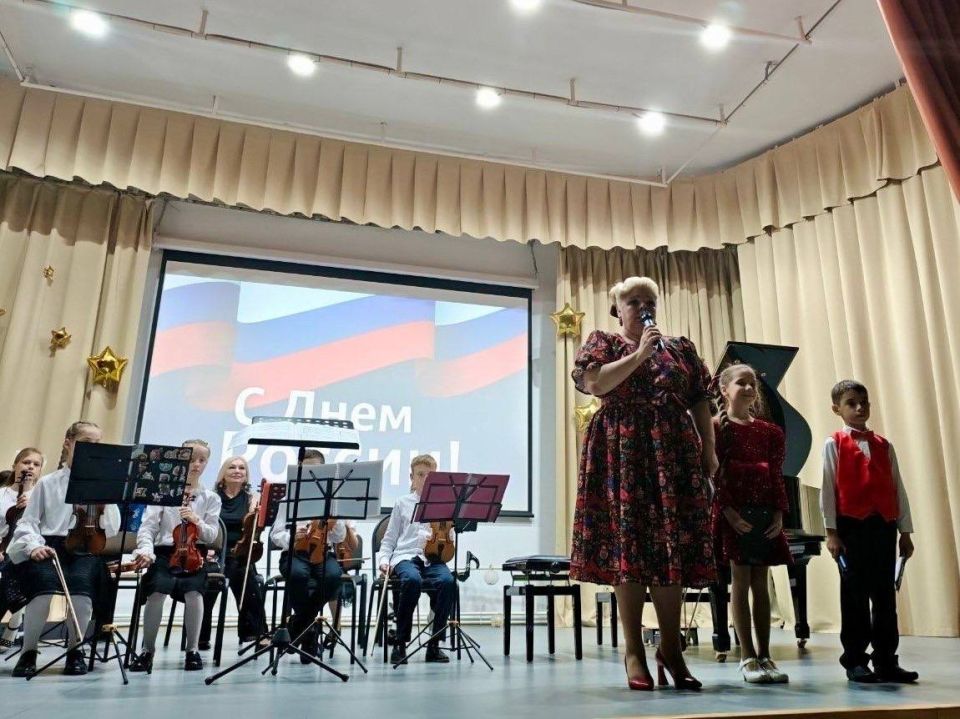 12 июня, в День России, на площадке ГБО ДО РА «ДШИ п. Каменномостского» состоялся праздничный концерт сводного симфонического оркестра учащихся детских школ искусств Республики Адыгея «Музыкальная феерия» 12 июня, в День России, на площадке ГБО ДО РА «ДШИ п. Каменномостского» состоялся праздничный концерт сводного симфонического оркестра учащихся детских школ искусств Республики Адыгея «Музыкальная феерия»