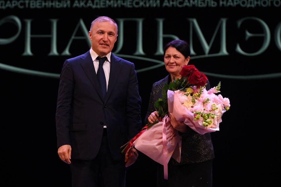 Мурат Кумпилов: Коллектив «Нальмэса» под руководством художественного руководителя Аслана Хаджаева сегодня продолжает традиции тех, кто стоял у истоков ансамбля в 1936 году Мурат Кумпилов: Коллектив «Нальмэса» под руководством художественного руководителя Аслана Хаджаева сегодня продолжает традиции тех, кто стоял у истоков ансамбля в 1936 году