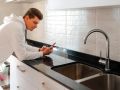 Как избежать неприятностей с засорами: советы от эксперта