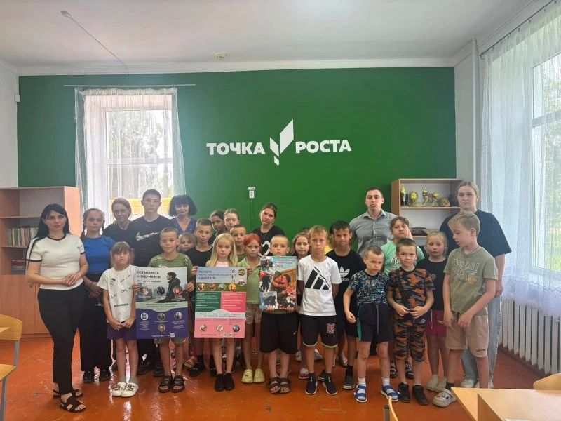 В Адыгее полицейские и представители общественности провели беседу с воспитанниками школьного лагеря В Адыгее полицейские и представители общественности провели беседу с воспитанниками школьного лагеря