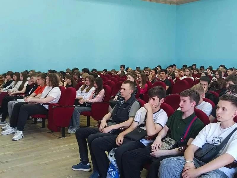 В Адыгее полицейские провели профилактические беседы со студентами колледжа В Адыгее полицейские провели профилактические беседы со студентами колледжа
