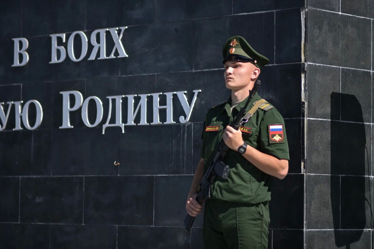 В День памяти и скорби в Майкопе почтили память павших героев В День памяти и скорби в Майкопе почтили память павших героев