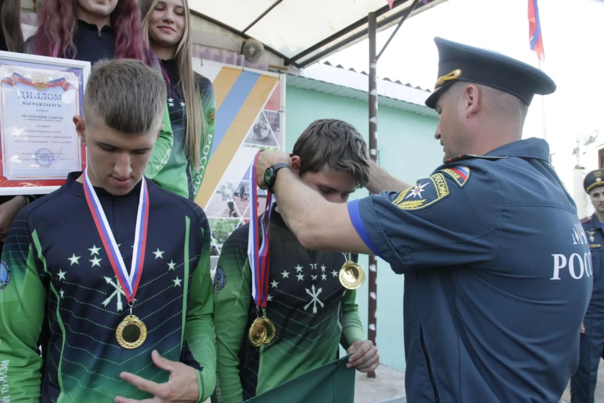 Команда Республики Адыгея стала победителем на межрегиональных соревнованиях «Школа безопасности» Команда Республики Адыгея стала победителем на межрегиональных соревнованиях «Школа безопасности»