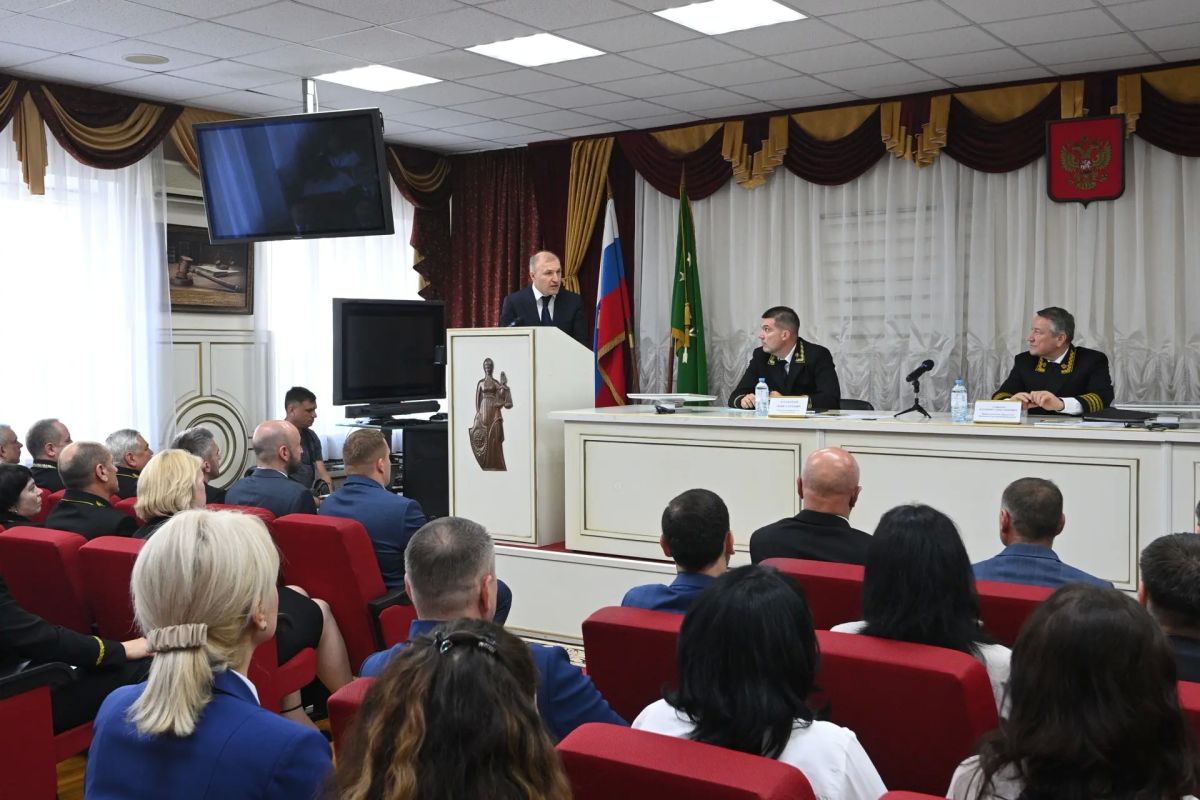 Мурат Кумпилов: Сегодня с участием первого заместителя председателя Верховного суда РФ Владимира Давыдова состоялось представление председателя Верховного суда Республики Адыгея Дениса Катанандова Мурат Кумпилов: Сегодня с участием первого заместителя председателя Верховного суда РФ Владимира Давыдова состоялось представление председателя Верховного суда Республики Адыгея Дениса Катанандова