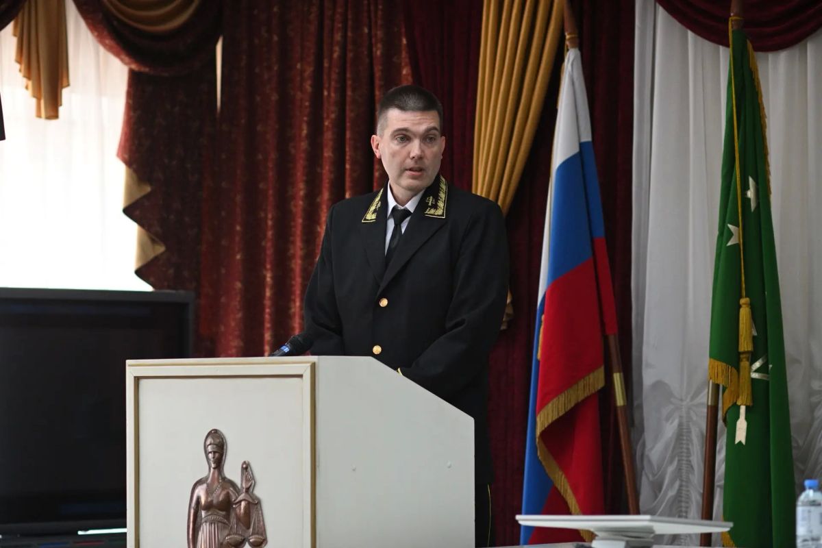 Мурат Кумпилов: Сегодня с участием первого заместителя председателя Верховного суда РФ Владимира Давыдова состоялось представление председателя Верховного суда Республики Адыгея Дениса Катанандова Мурат Кумпилов: Сегодня с участием первого заместителя председателя Верховного суда РФ Владимира Давыдова состоялось представление председателя Верховного суда Республики Адыгея Дениса Катанандова